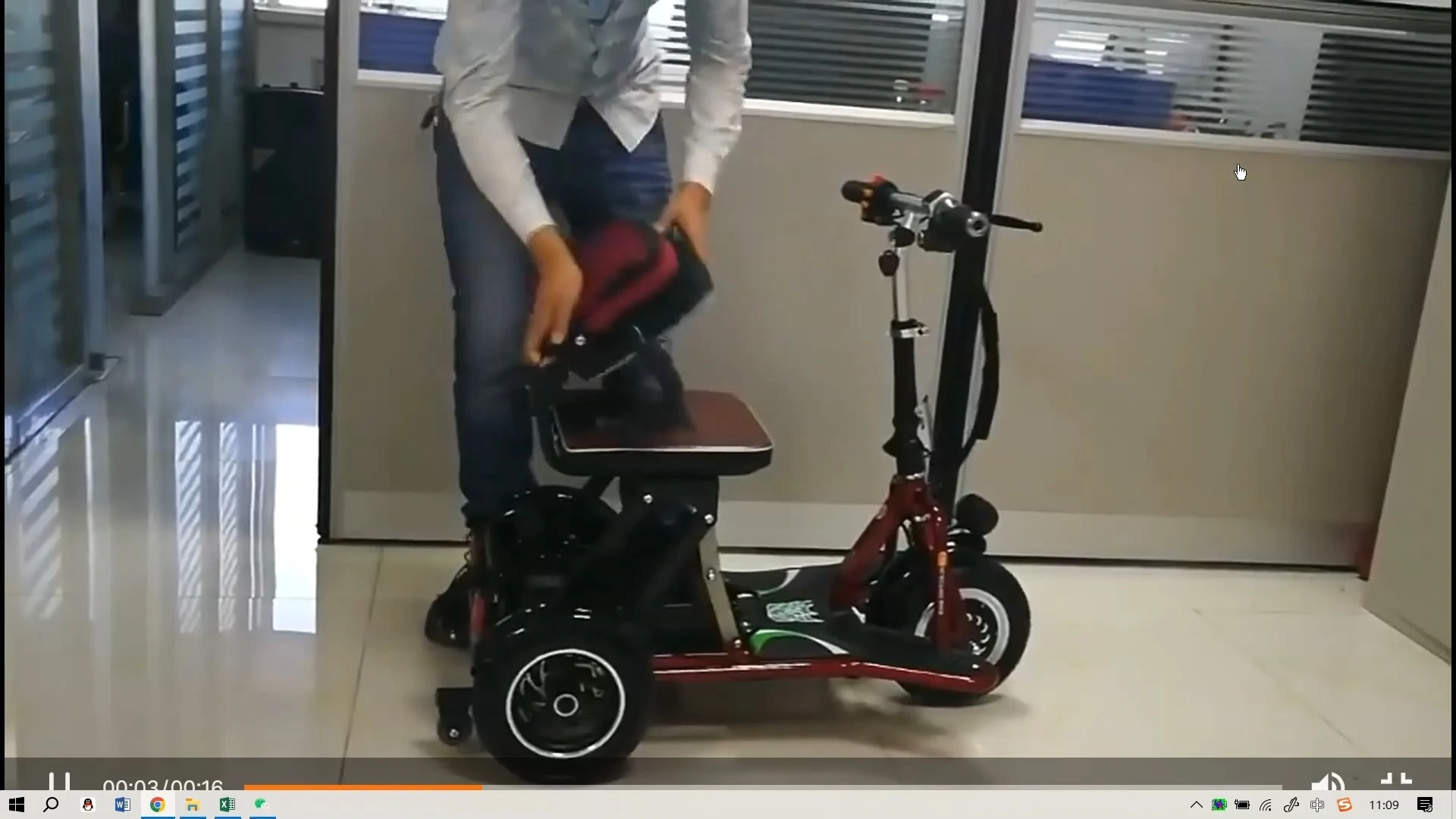 3 Wheel Lightweight Easy Folding Mobility Handicapped Electric Scooter for Elderly Lithium Battery Red Tricycle Travel Safety 1
