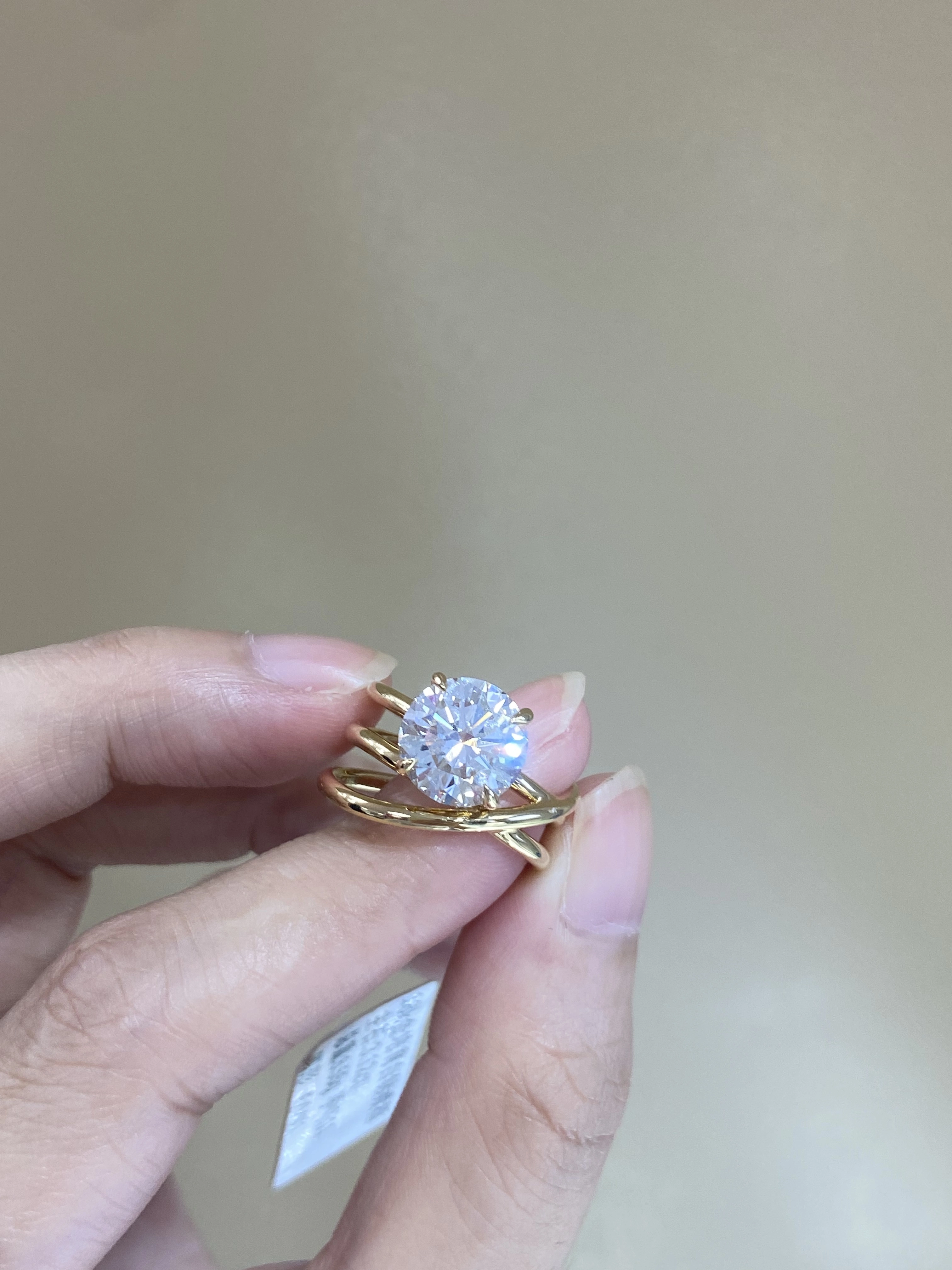 18K Yellow Round ShapeE VS1 Diamond  for Engagement 1