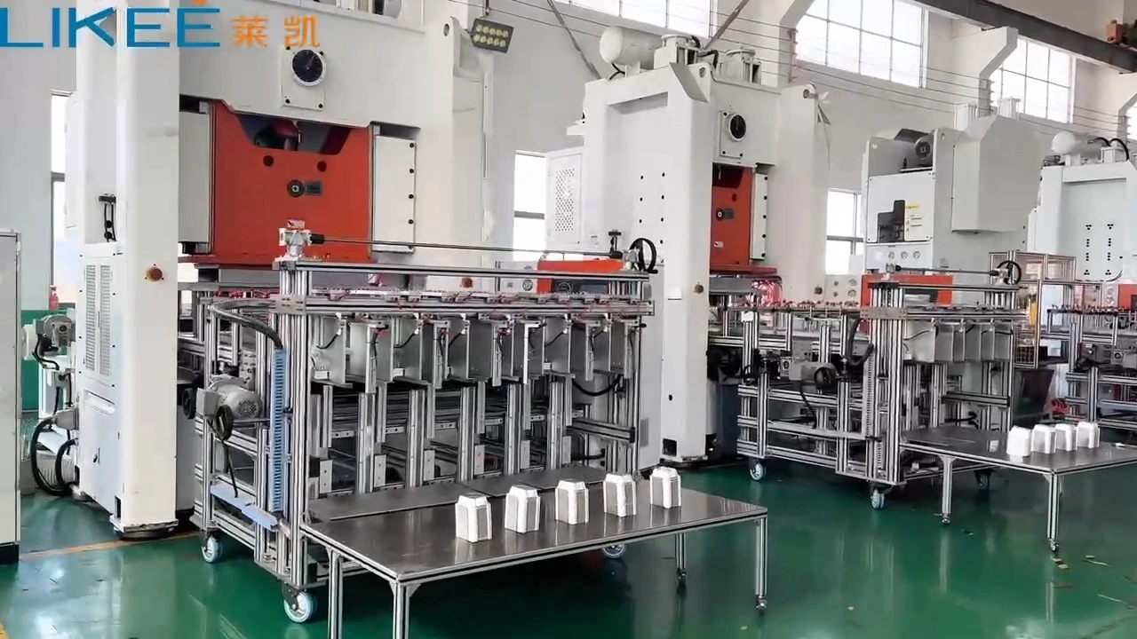 Machine automatique de fabrication de contenants en aluminium LK-T80 1