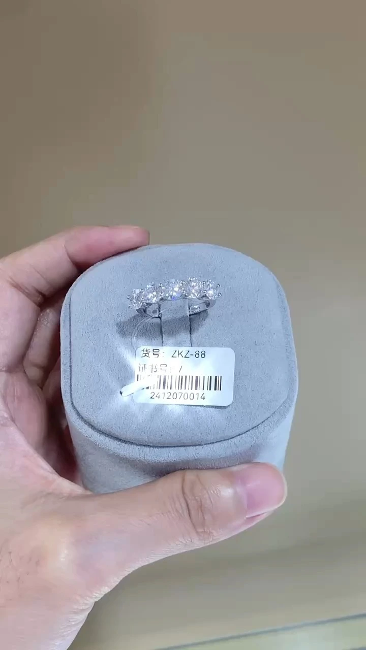 18K White Five Princesses' Ring Arrangement 1