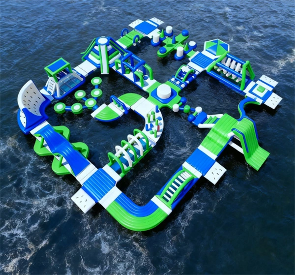 Parc aquatique flottant gonflable commercial pour adultes 1
