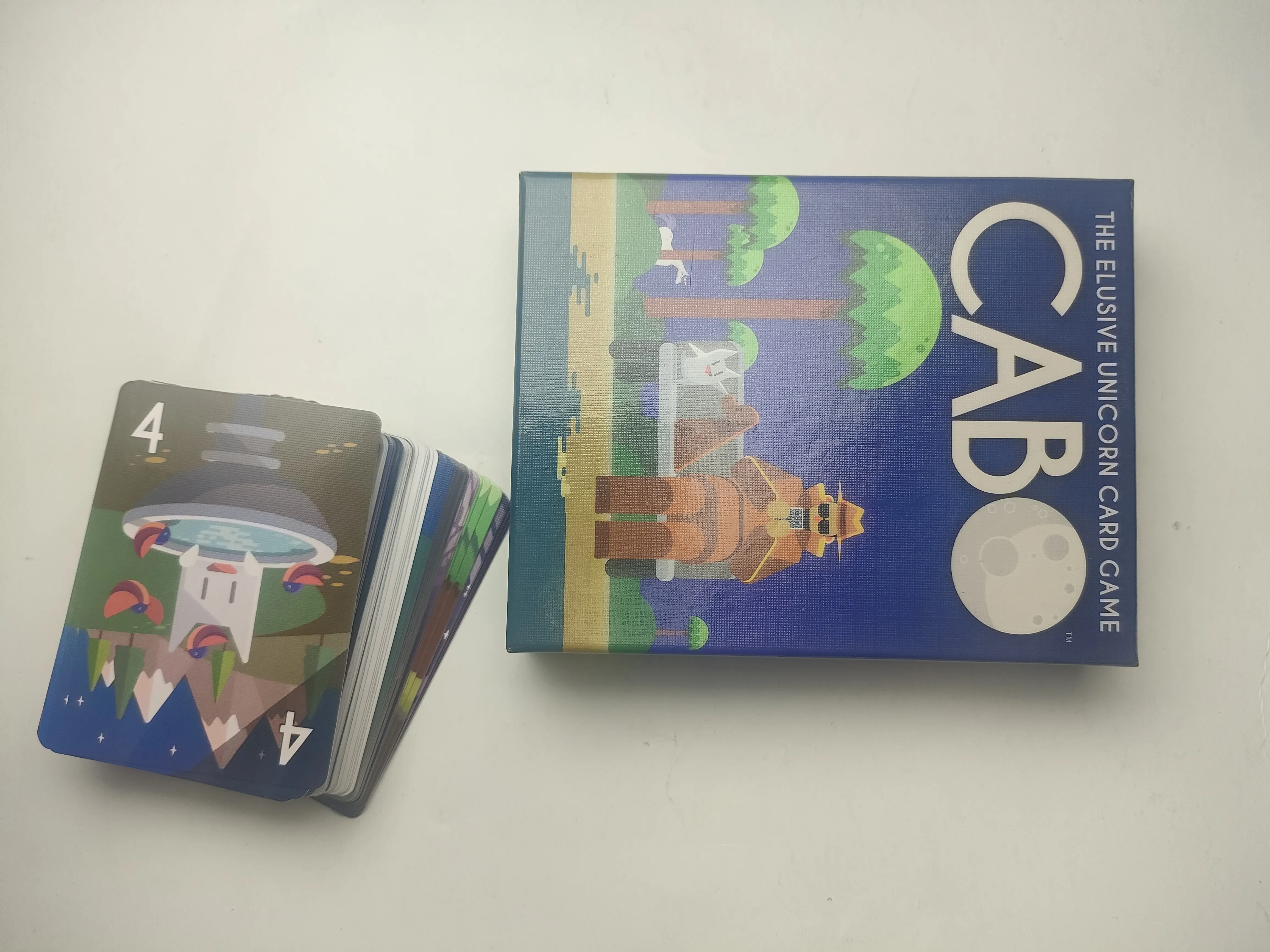 CABO: El Escurridizo Unicornio - Juego de cartas personalizable para familias y fiestas 1