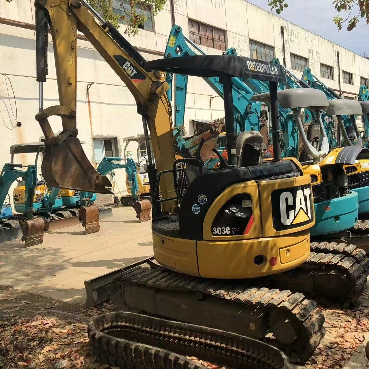 Mini escavatore cingolato idraulico usato CAT 303CR del 2019 da 3 tonnellate nel cantiere di Shanghai 1