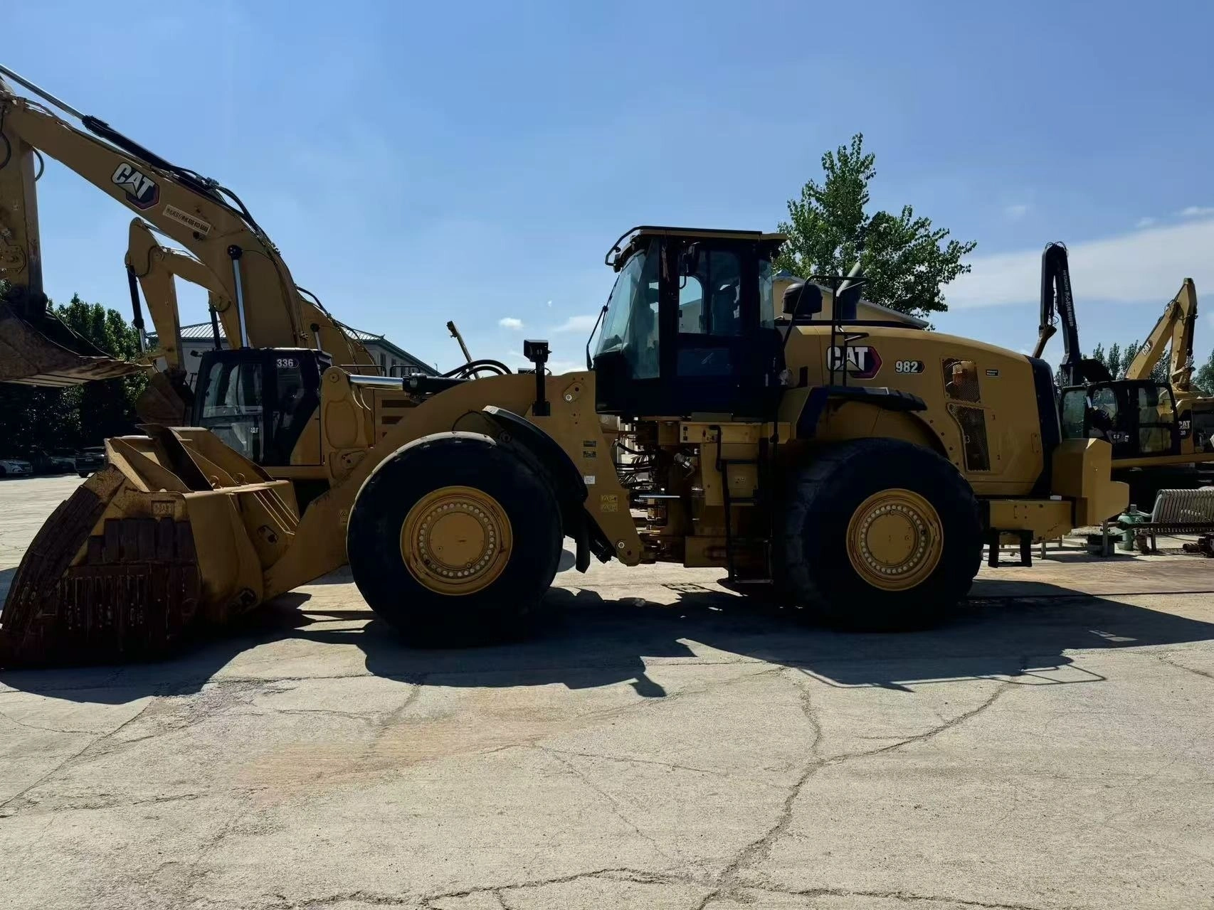 Pala gommata usata CAT 982 del 2022, pala di seconda mano di alta qualità nel cantiere di Shanghai 1
