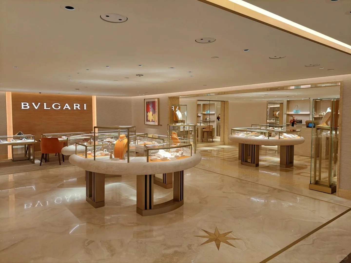 Vitrinas de joyería de lujo personalizadas y vitrinas de joyería estilo Bulgari 4