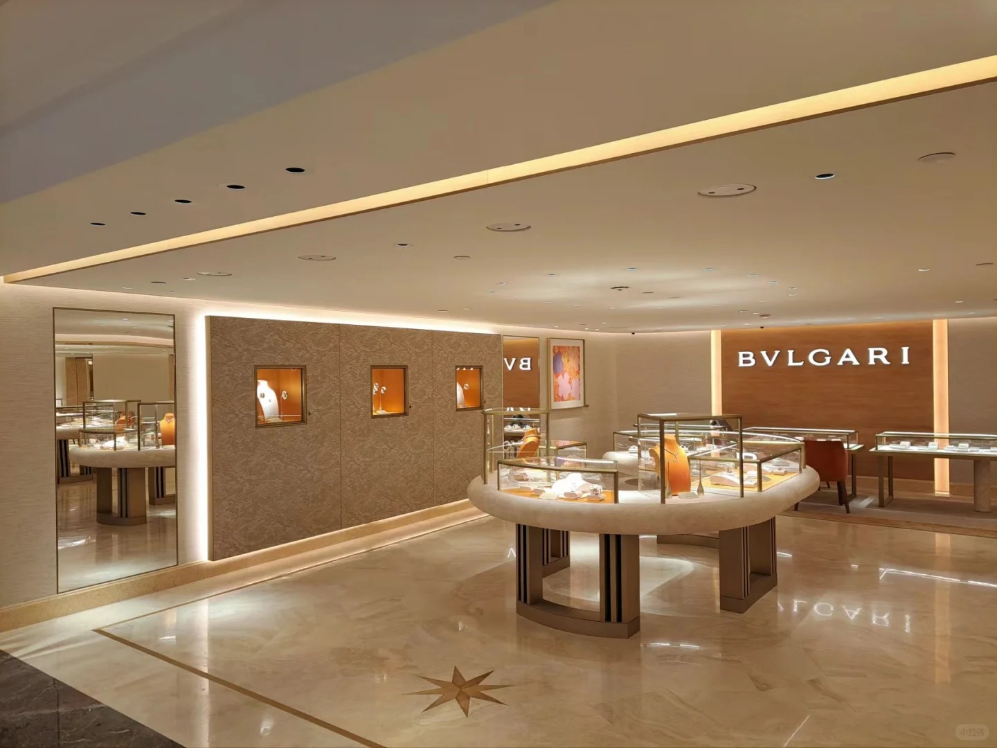 Vitrinas de joyería de lujo personalizadas y vitrinas de joyería estilo Bulgari 3