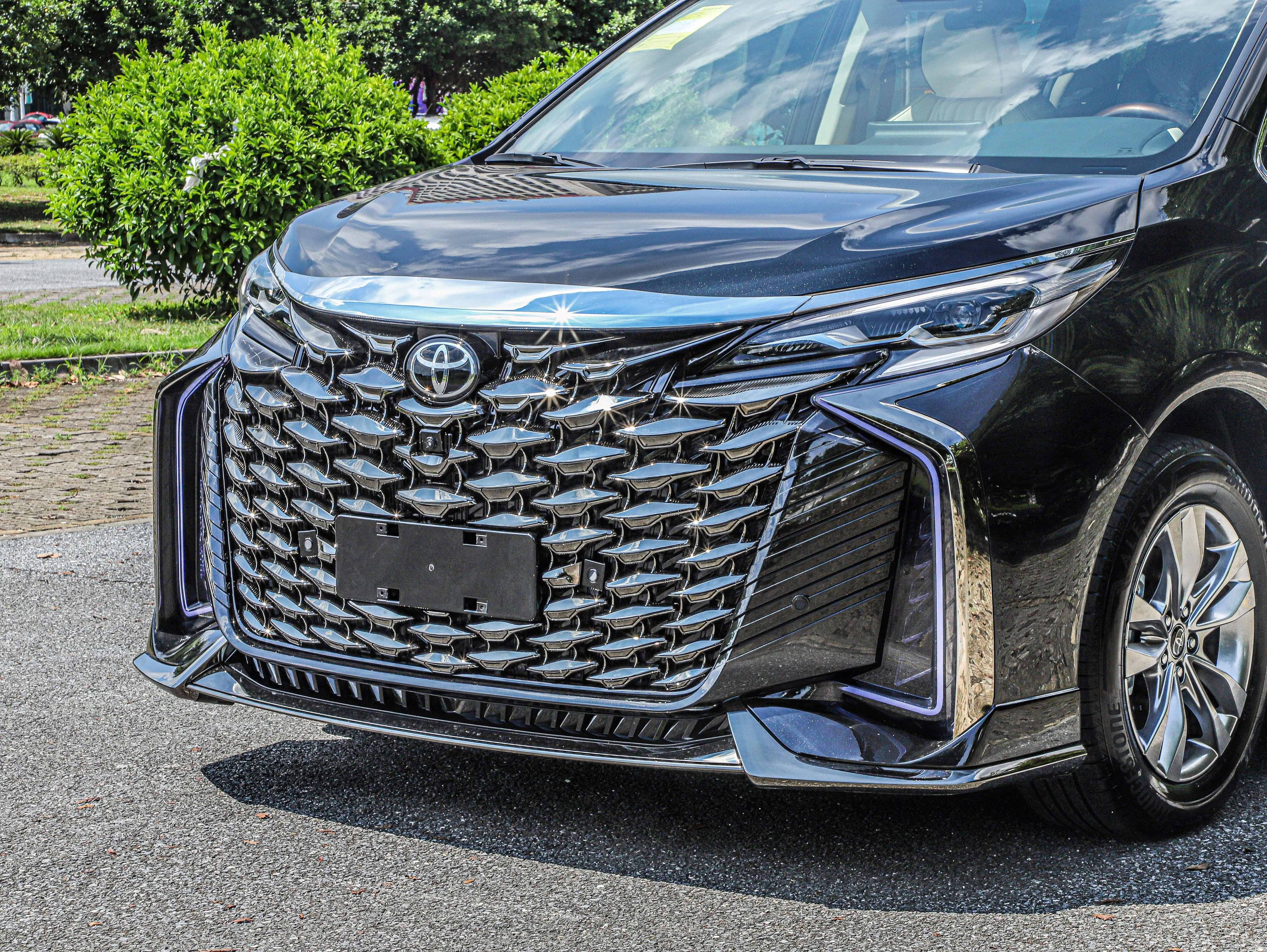 Hongyi Long Shen Bumper Body Kit for Toyota Sienna Granvia 1