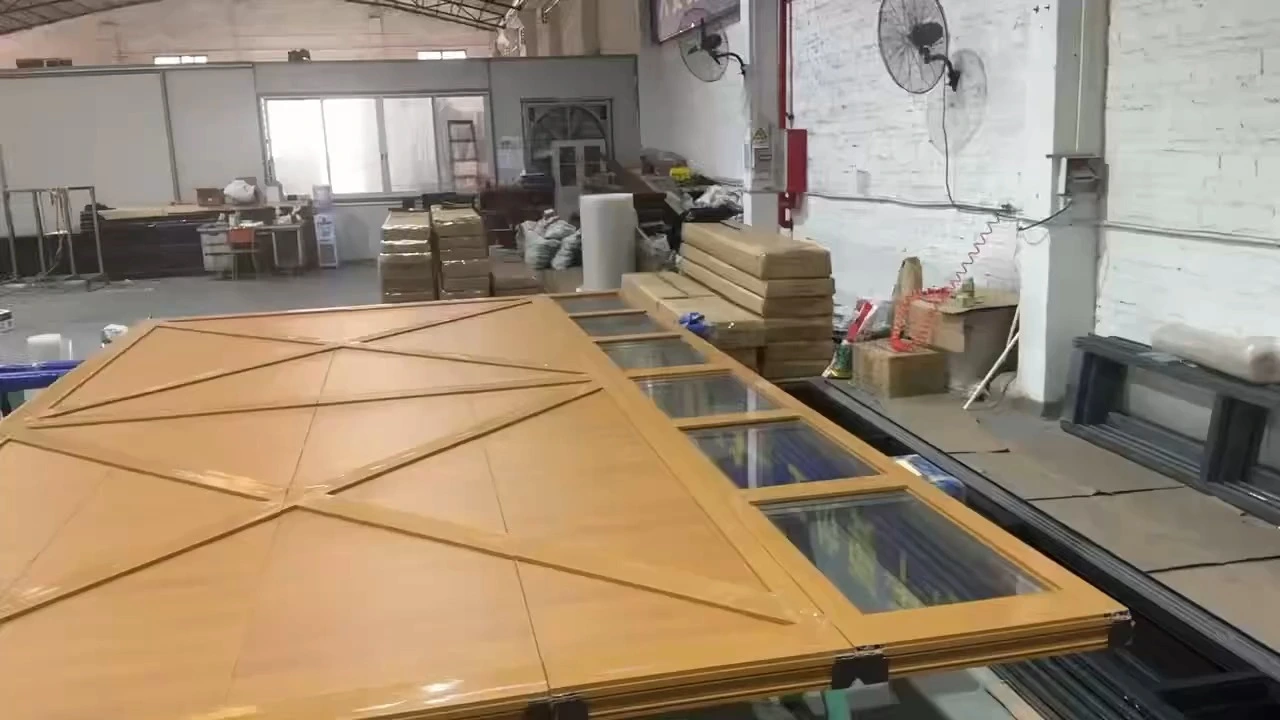 Portes de garage en cèdre et noyer | Fabrication artisanale, design sur mesure et durabilité naturelle 1