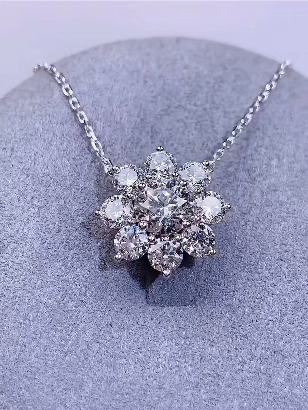 18K White Gold Round Shape Sunflower Necklace 1