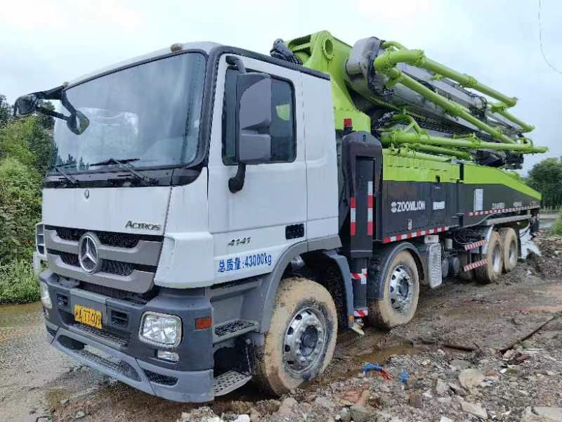 Used Zoomlion 47m 52m 56 meter Concrete Hydraulic Truck Pump 2012-2017 Model Years 2013 2015 2017 2