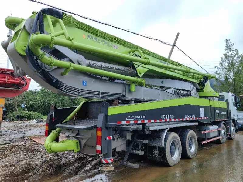Used Zoomlion 47m 52m 56 meter Concrete Hydraulic Truck Pump 2012-2017 Model Years 2013 2015 2017 3