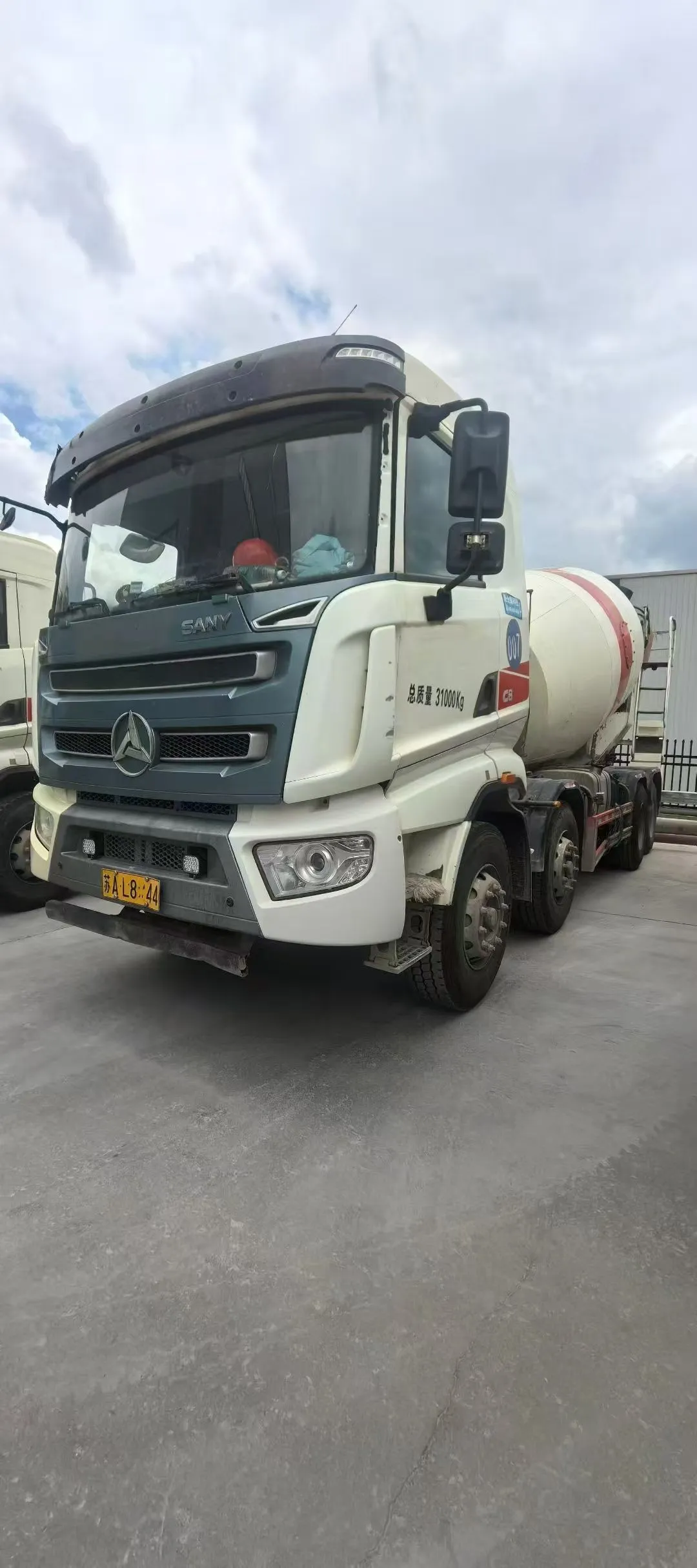 Mesin Pengaduk Beton Semen Hino Full Hidrolik Bekas SANY 10 Meter Kubik 10cbm Truk Pengaduk Beton 1