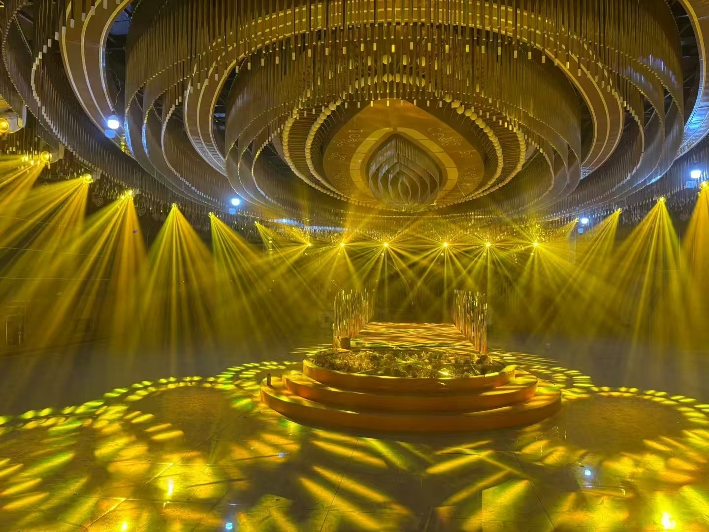 Yellow River Lighting Wins Dual Honors: Top 20 Lighting (National) Brand and Top 20 Cultural Tourism Performing Arts Equipment Brand 3