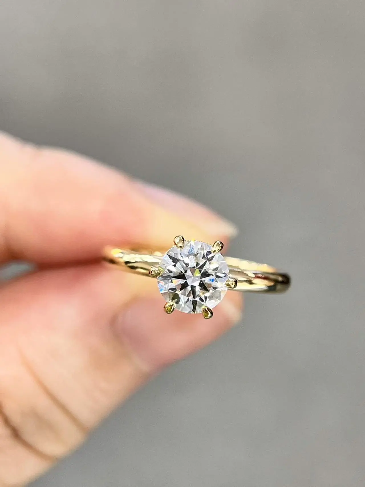 18k Lab Diamond Ring 1.02ct E VS1 Round Brilliant cut 1