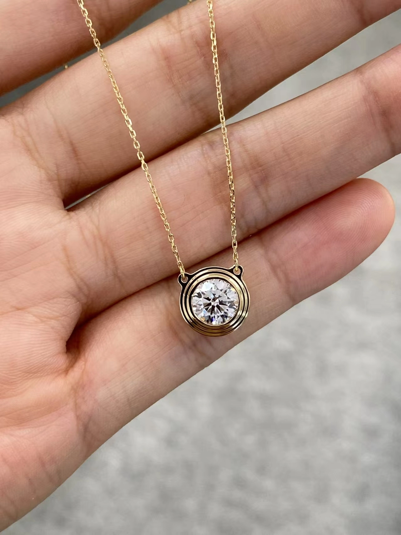 18K Gold Round Shaped Saucer Necklace 1