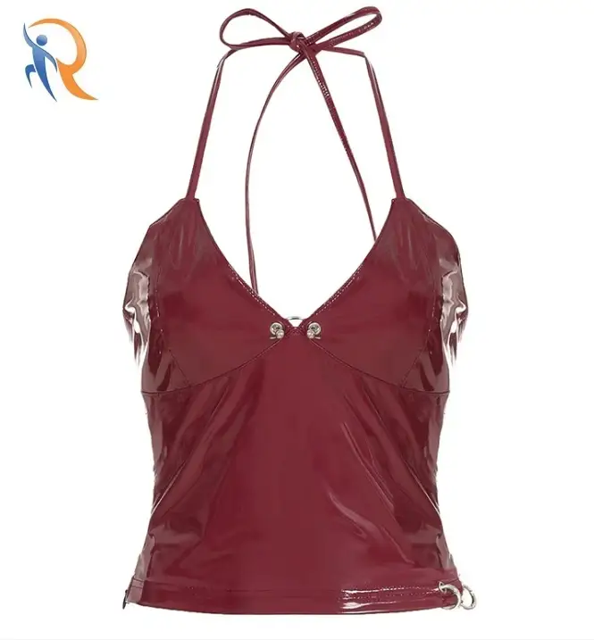 بلوزة هالتر من الجلد الصناعي باللون الأحمر النبيذي | كاميسول بدون ظهر، بسحاب، وتفاصيل رباط 1