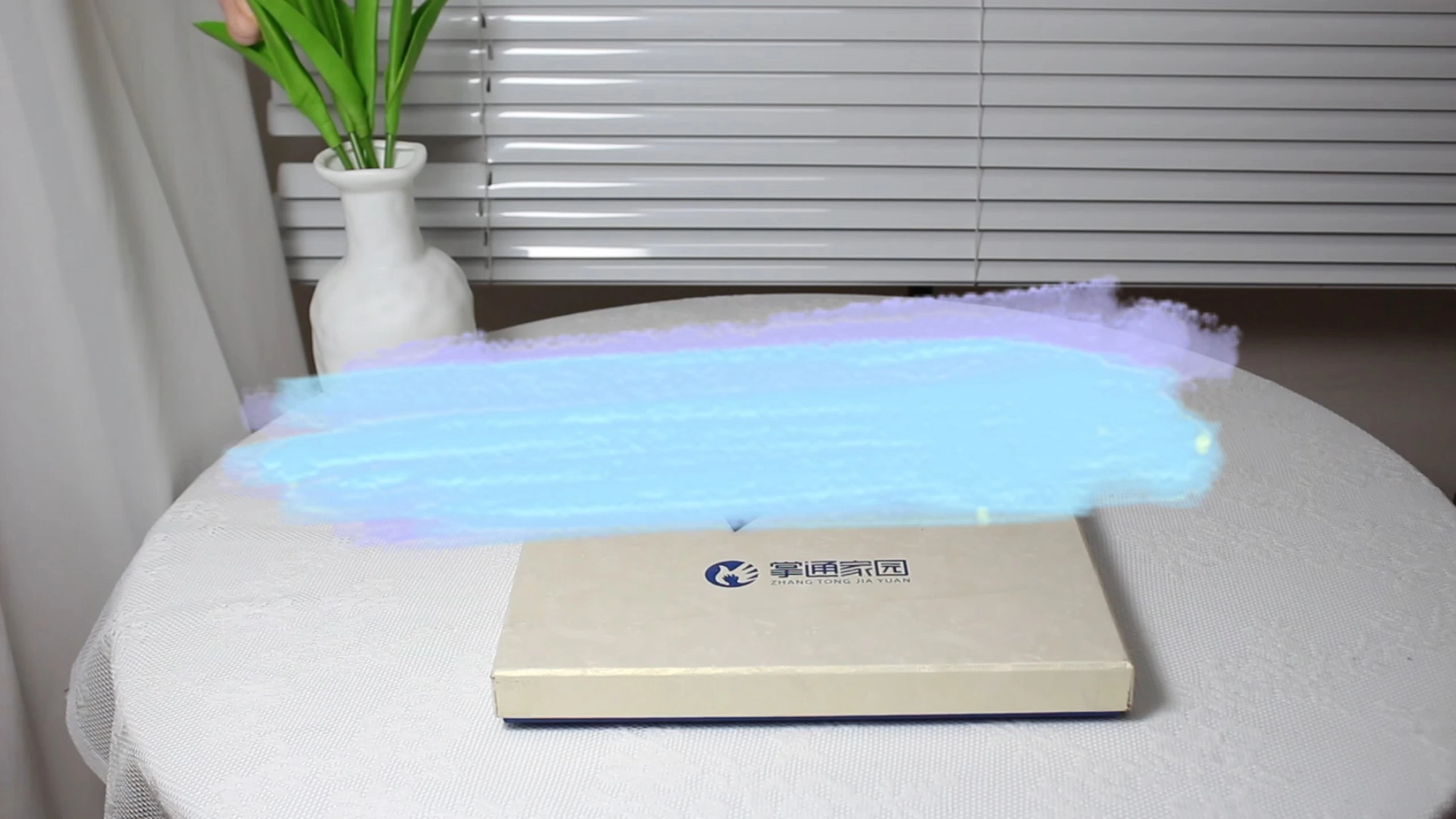 CF High Quality Eco-Friendly Waterproof Reusable Closure Handle Rigid Paperboard Gift Box 1