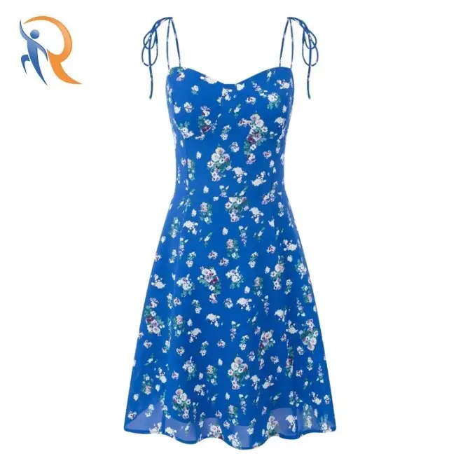 فستان قصير بطبعة زهور وحمالات 1