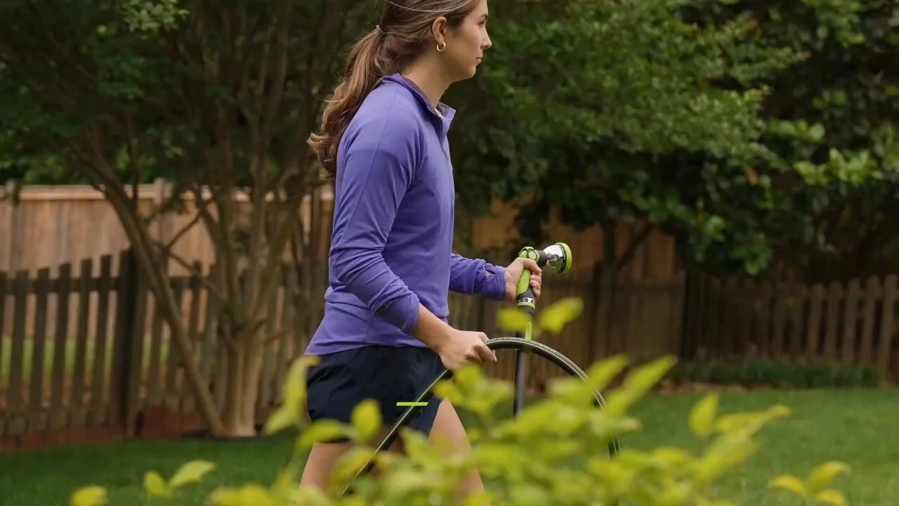 Mangueiras de borracha flexíveis híbridas Mangueira de água Mangueira de jardim para serviços pesados ​​Tubo de PVC à prova de vazamentos de 100 pés com pistola de pulverização Mangueiras de borracha flexíveis 1