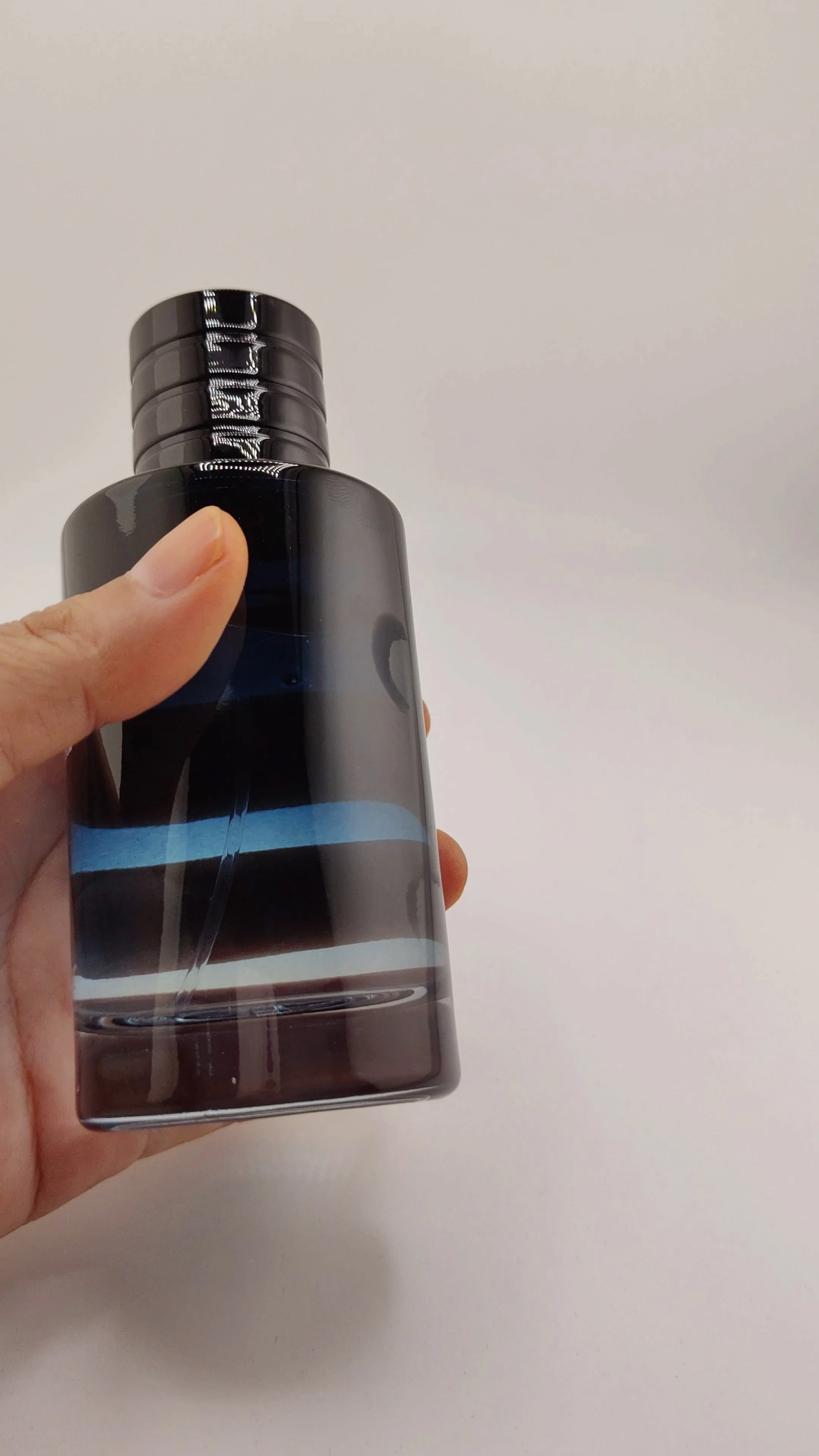 Wholesale High Quality 100 ml Perfume Bottle Manufacturer Round Perfume Bottle Amber Empty Spray Perfume Bottles with Box 1