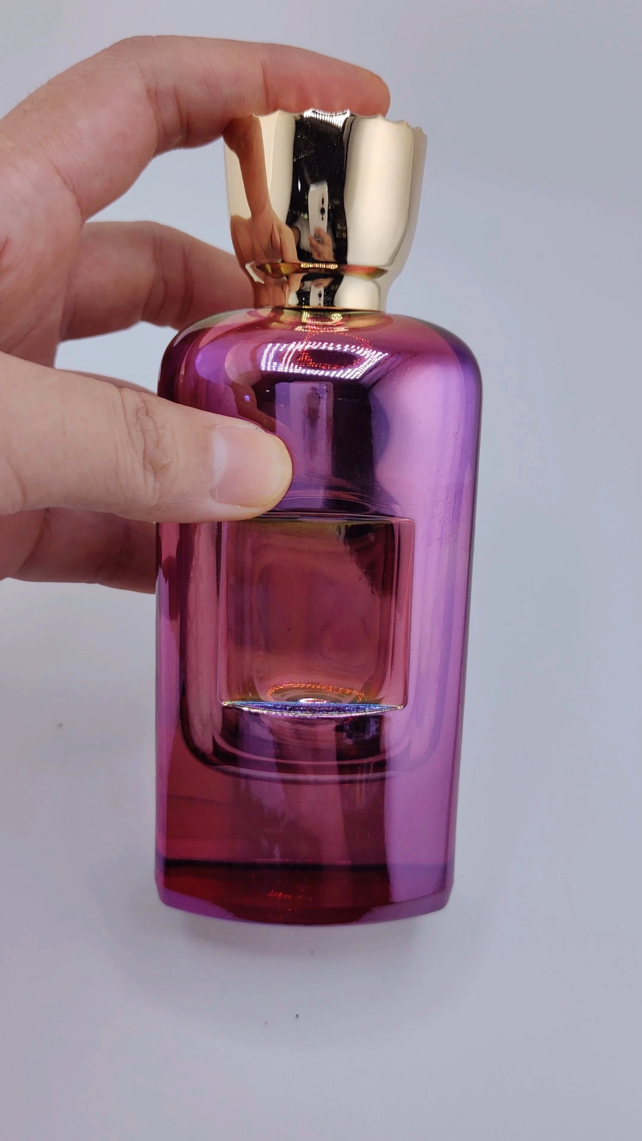 Botella de perfume de lujo glamurosa a precio competitivo, 50 ml, 100 ml, forma personalizada, púrpura, transparente, vacía, con caja. 1