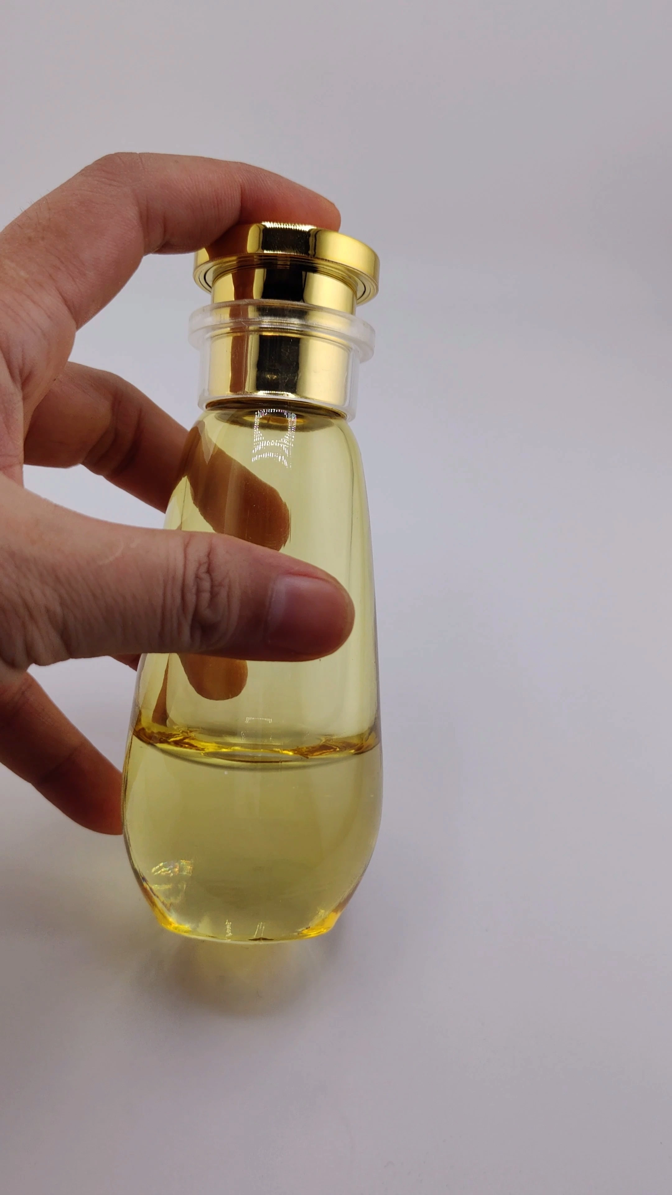 Glamorous Wholesale High-End Exquisite new Design empty clear Perfume Bottle 30ml 50ml 100ml Glass Perfume Bottle Competitive Price Luxury Perfume Bottle Golden color perfume Bottle With Box 1