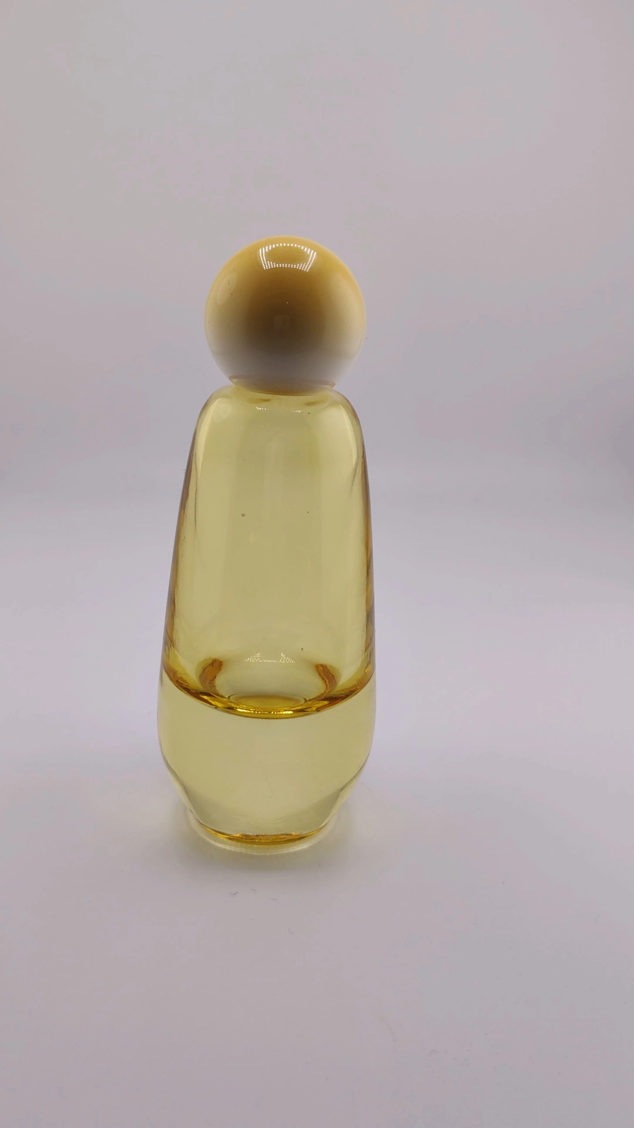Glamorous Custom Popular Ball Cap Pump Sprayer Glass Bottle Luxury 50ml round Glass Perfume Bottle 1