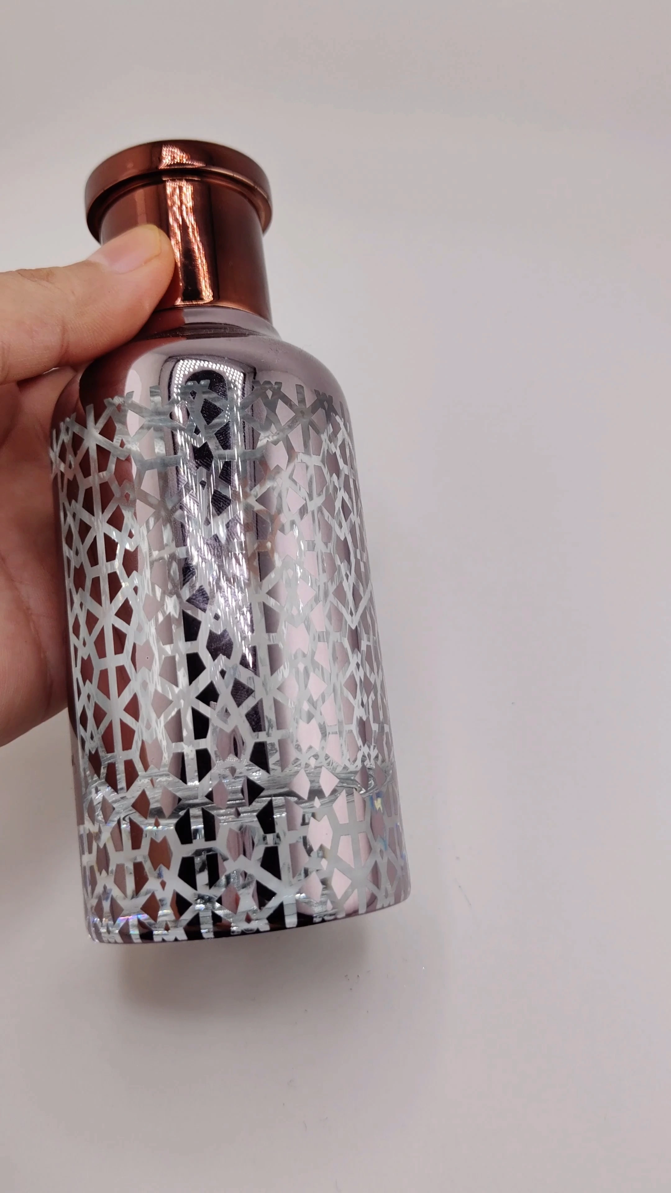 Venta al por mayor, botella de perfume vacía transparente de alta gama, diseño nuevo y exquisito, botella de perfume de vidrio de 30 ml, 50 ml y 100 ml, precio competitivo, botella de perfume de lujo, botella de color plateado con caja. 1