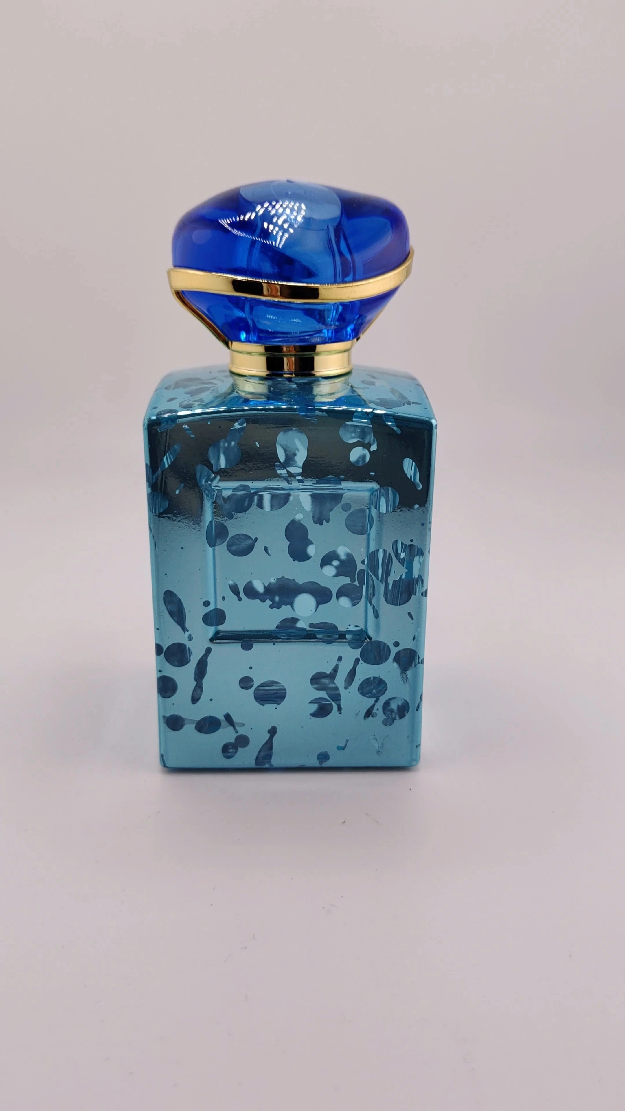 Botella de perfume de color azul, personalizada de fábrica, con pulverizador de bomba de lujo, botellas de vidrio transparente, vacías, cuadradas, de 100 ml. 1