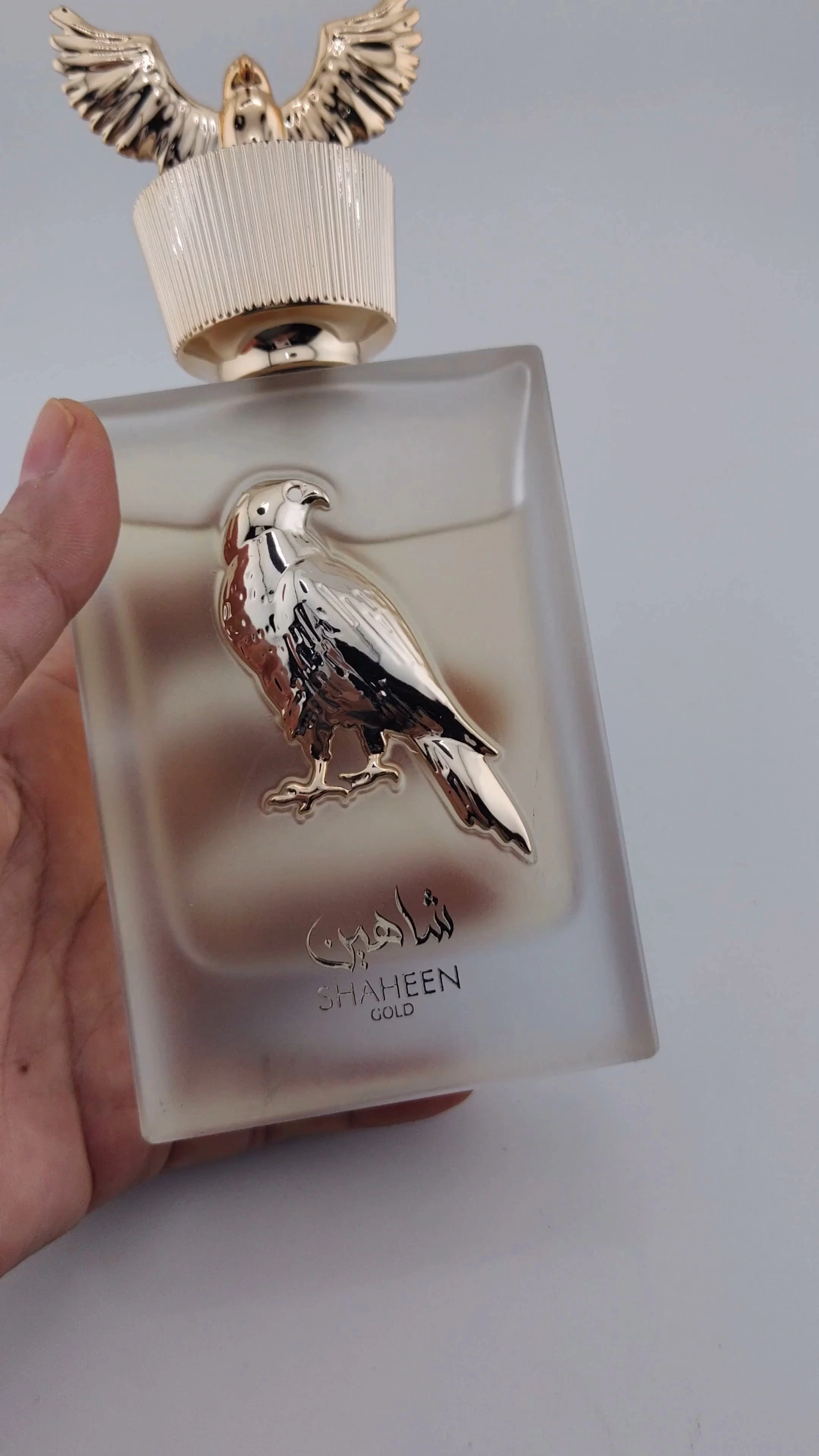 Botellas de perfume de cristal de alta gama, exquisitas y glamurosas, de nuevo diseño, rectangulares de 30 ml, 50 ml y 100 ml con tapa personalizada para embalaje de regalo. 1