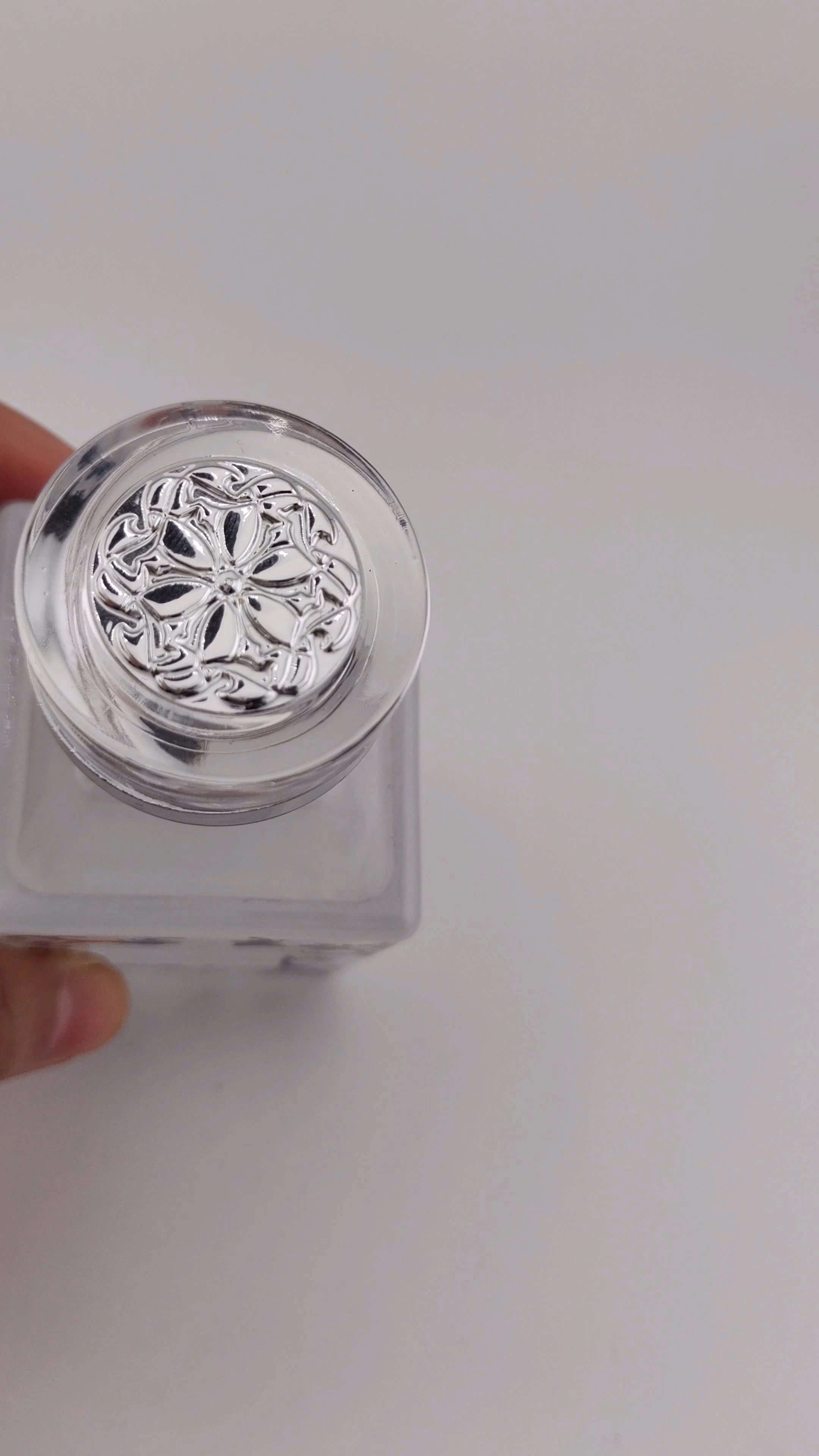 Botella de perfume de vidrio de alta calidad al por mayor, exquisita botella de perfume transparente vacía de nuevo diseño, 30 ml, 50 ml, 100 ml, precio competitivo, botella de perfume de lujo con caja 1