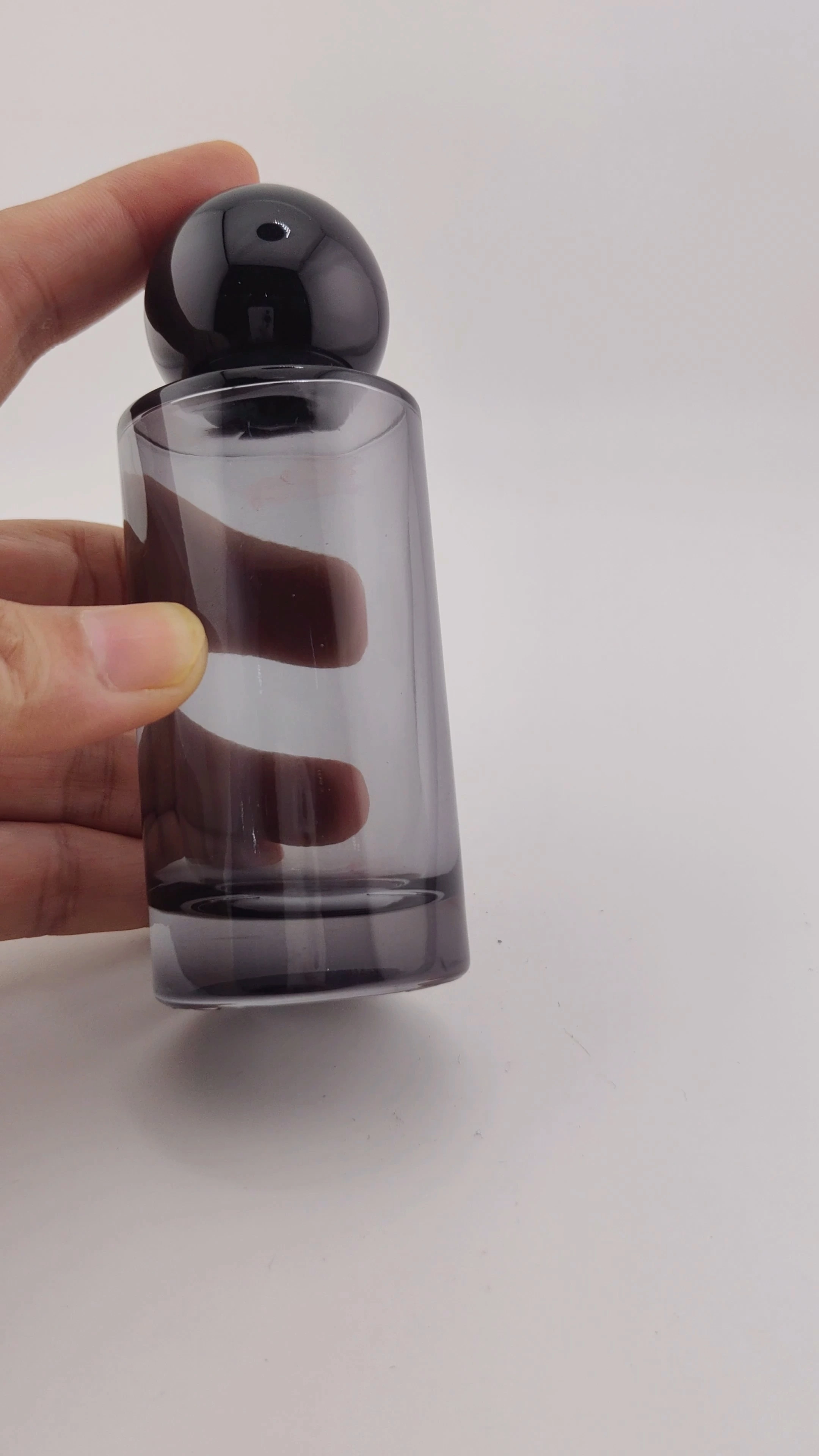 Botella de perfume glamurosa al por mayor, de alta gama, exquisita, de nuevo diseño, vacía, transparente, de 30 ml, 50 ml y 100 ml, de vidrio, a un precio competitivo, de lujo, negra, con caja. 1