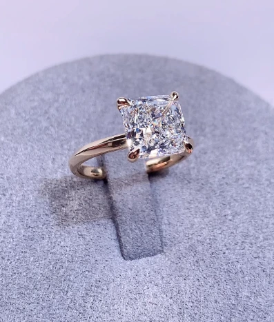 18K Yellow Gold Cushion Shaped Ring 1