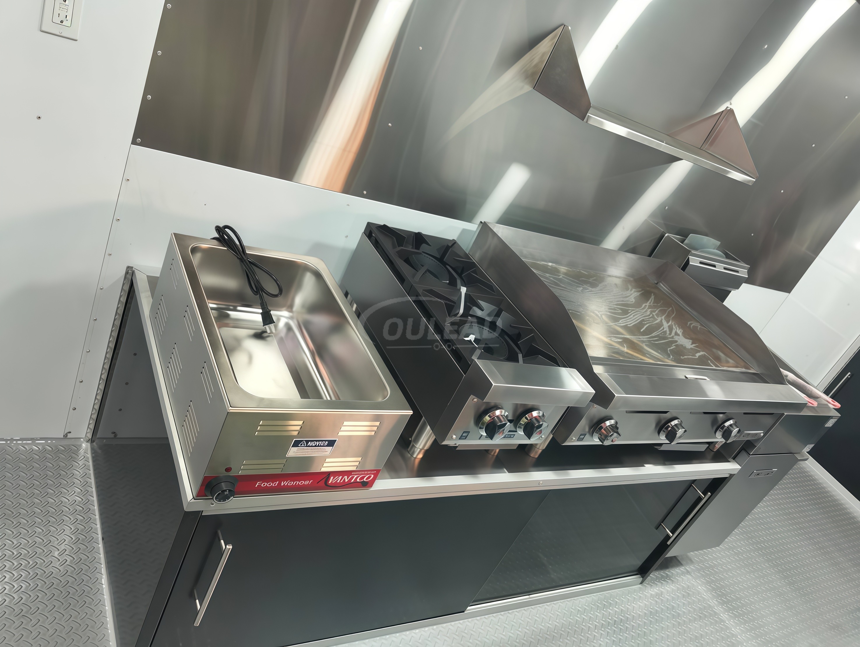 Trailer de comida preto brilhante com detalhes em LED e design multifuncional 7