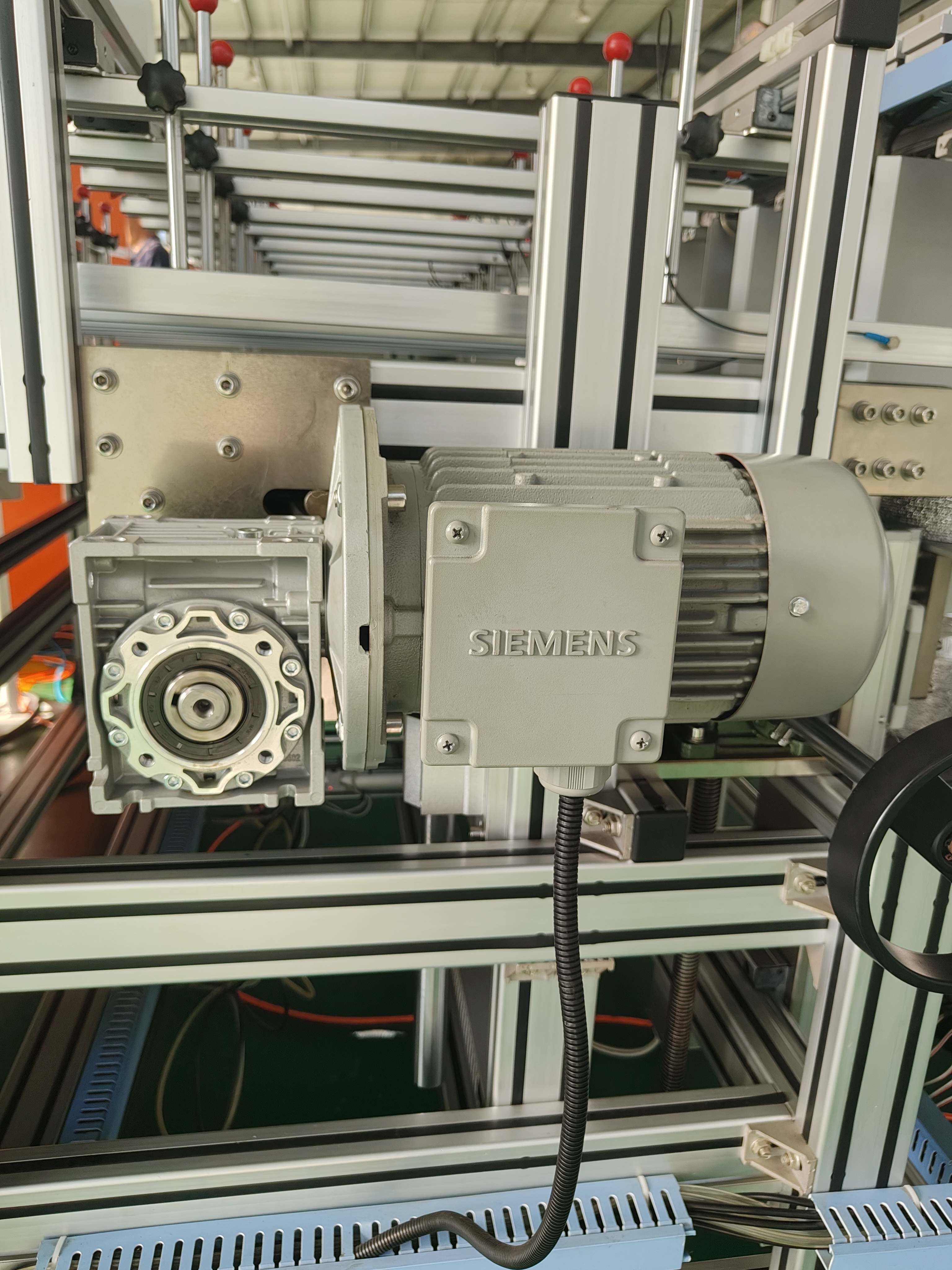 Máquina para fabricar envases de papel de aluminio T80 de grado alimenticio con motor SIEMENS 6