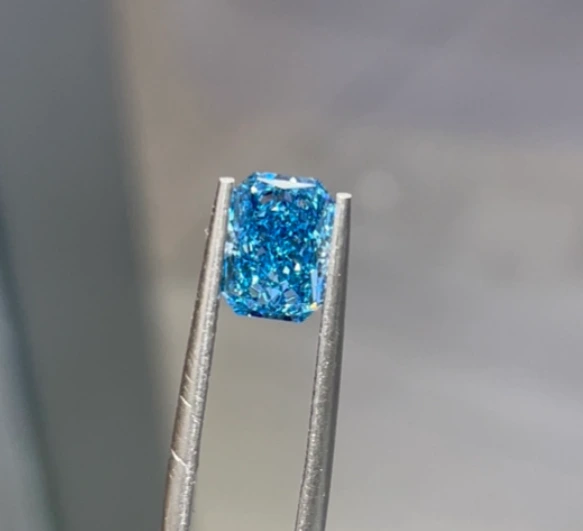 Diamante cultivado en laboratorio de corte radiante, azul intenso, brillante, excelente claridad VS1 1