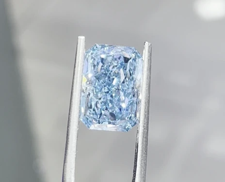 Diamante de corte radiante brillante excelente cultivado en laboratorio de color azul intenso de lujo 1