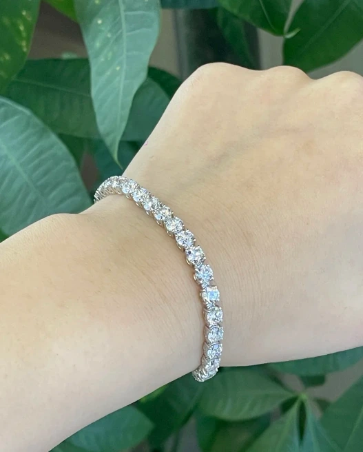 18K White Gold Excellent Lab Grown VVS Clarity Round Brilliant Cut Diamond Tennis Bracelet 1