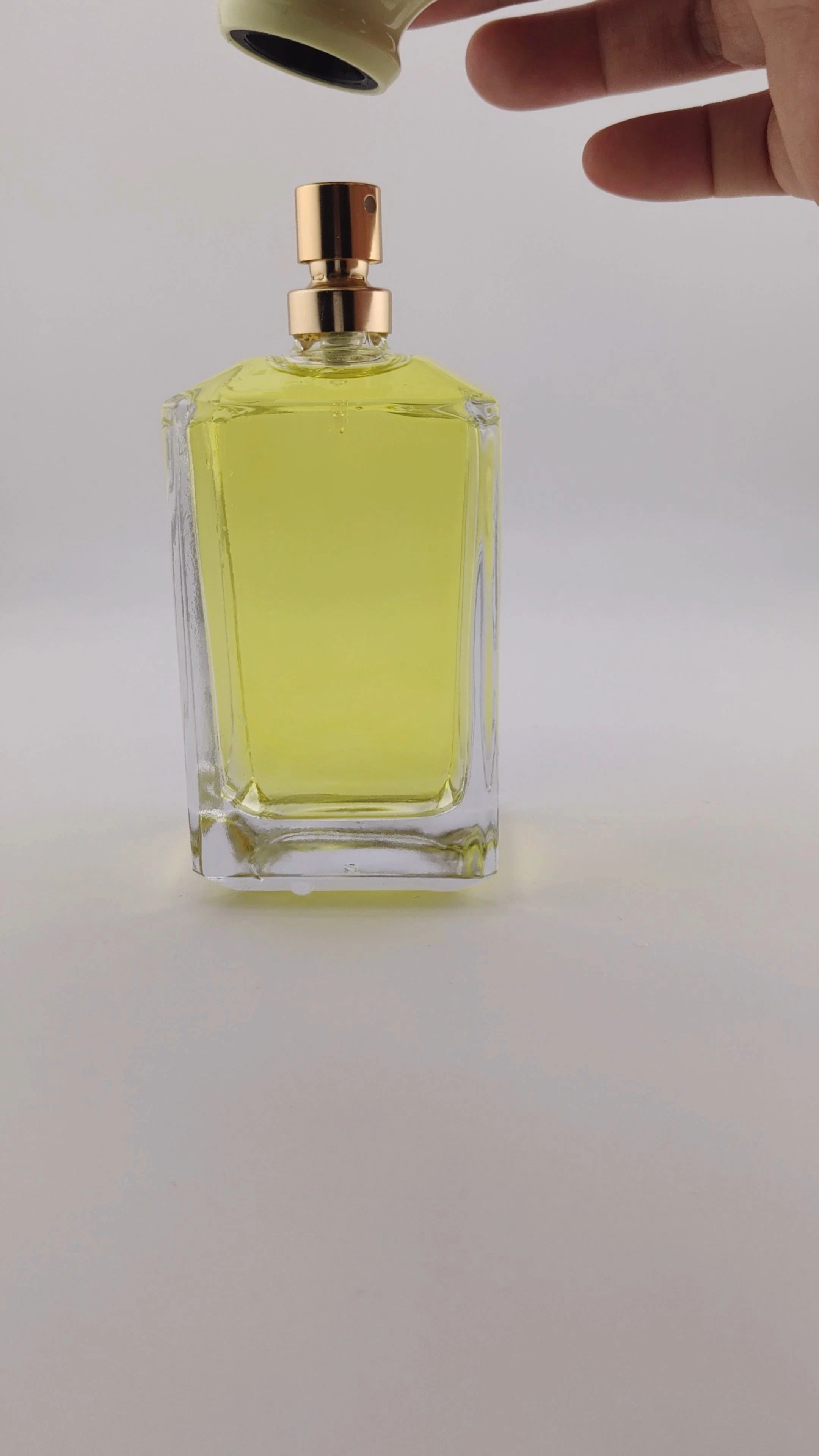 Wholesale Green Luxury Square Glass Wholesale 30 ml 50ml 100ml Empty Luxury Spray Crystal Glass High Quality Perfume Bottle 1