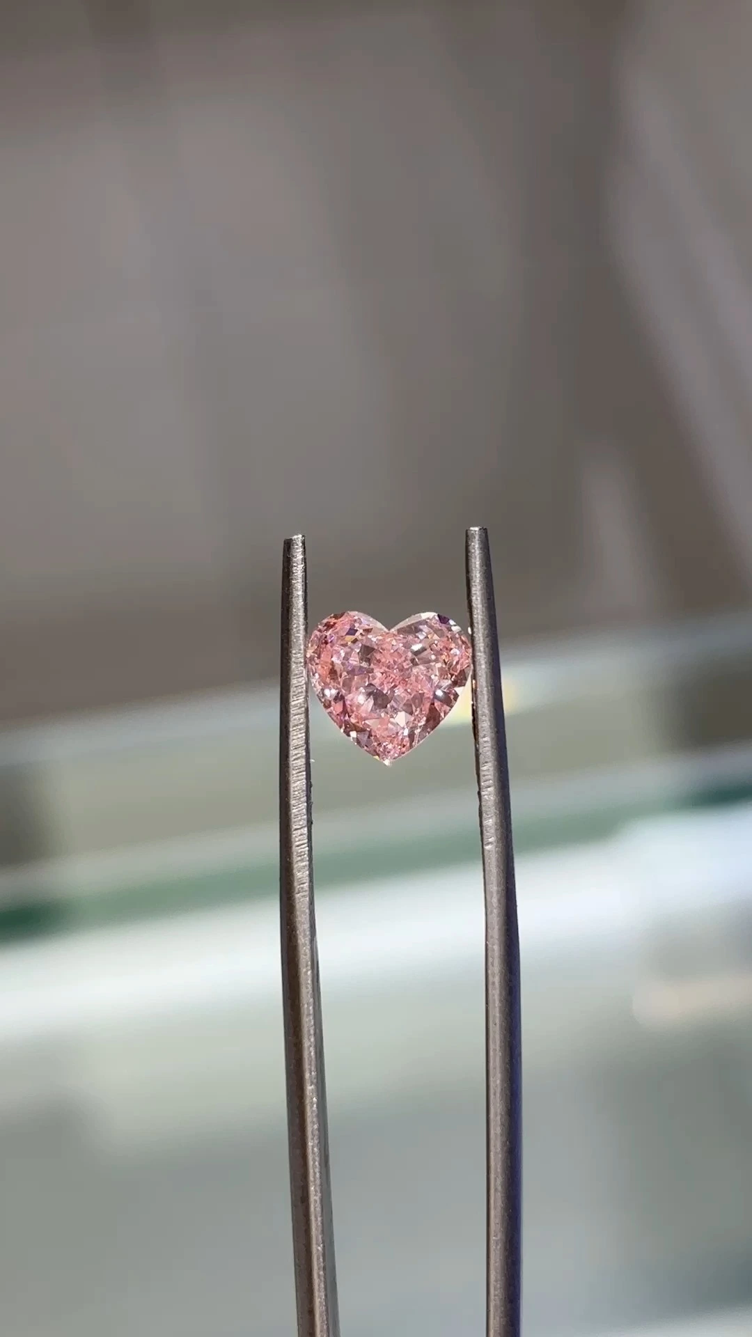 Lab Grown Heart Shaped Excellent Brilliant Fancy Pink VS1 Clarity 2.01ct Diamond 1