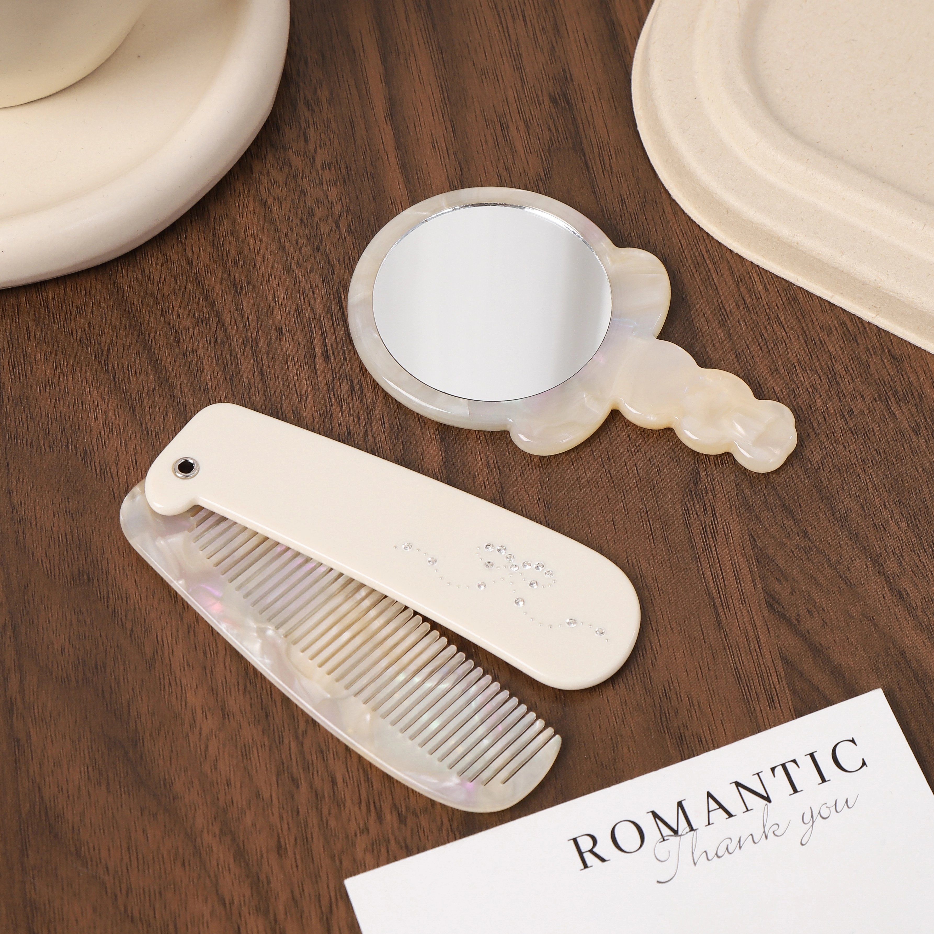 Acetic acid makeup comb and mirror: a creative portable makeup mirror paired with a comb. 1