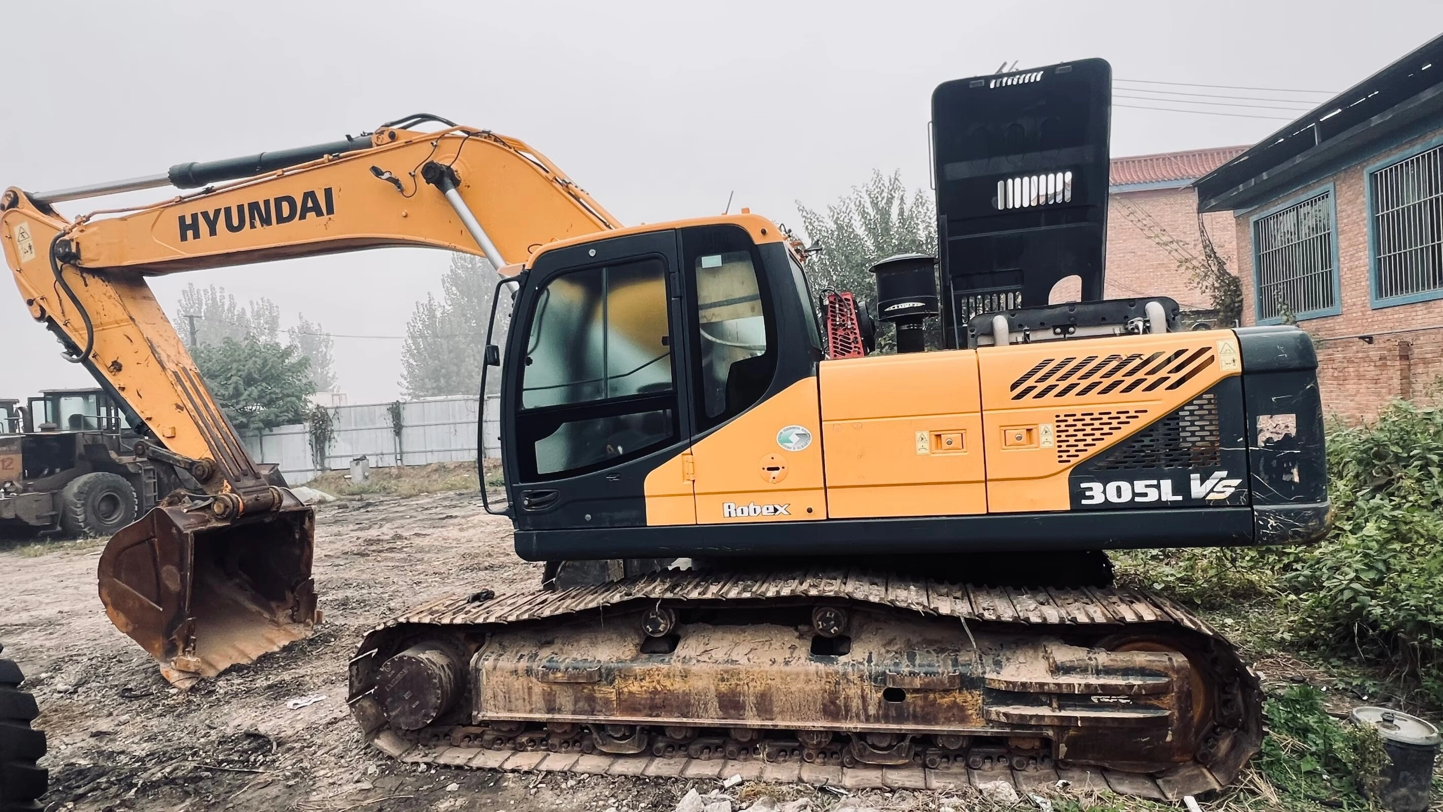 Excavadora hidráulica de orugas Hyundai 305VS usada, 30 toneladas, año 2020, disponible en Shanghai. 1