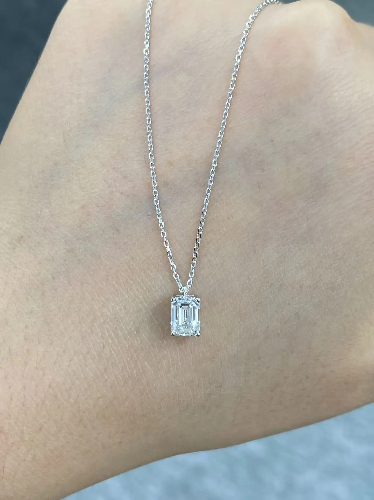 18k gold emerald diamond necklace diamond 1.017ct pendant with IGI certification 1