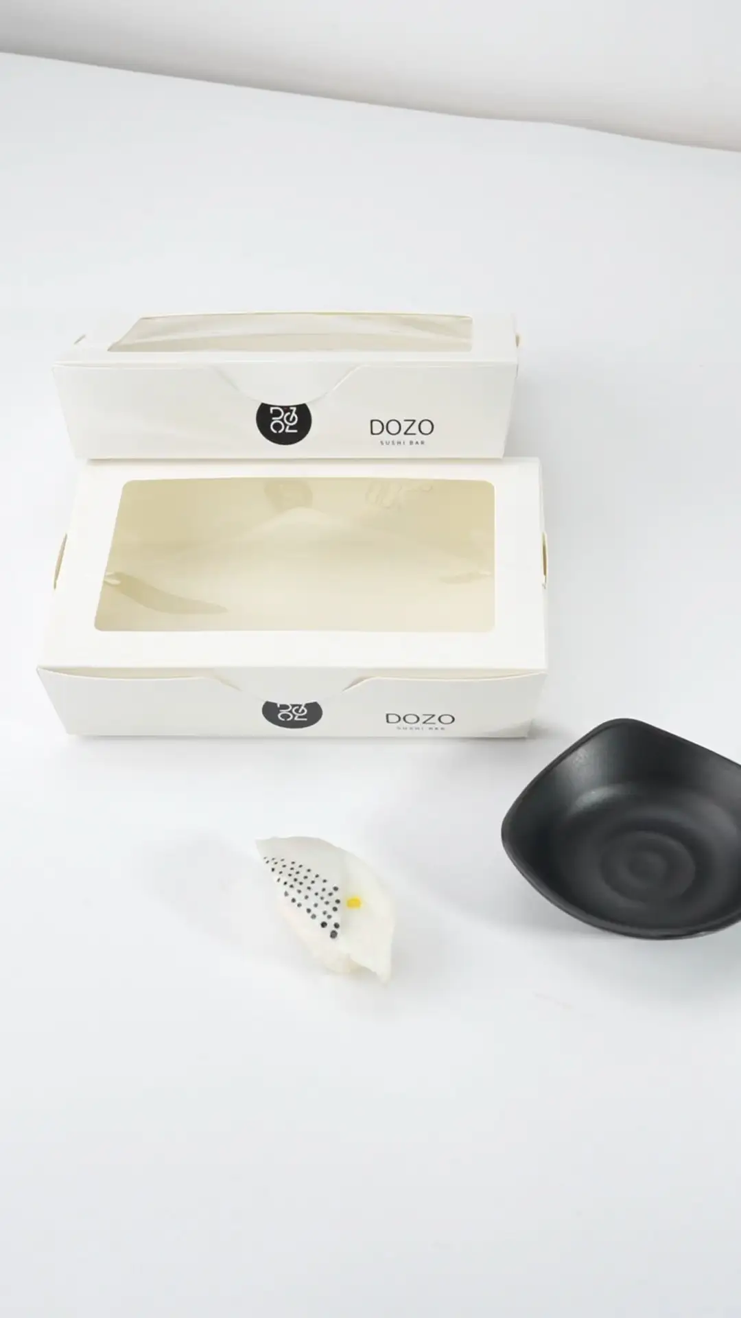 Uchampak škatle za suši po meri za enkratno uporabo – embalaža za prigrizke iz kraft papirja z okencem 1