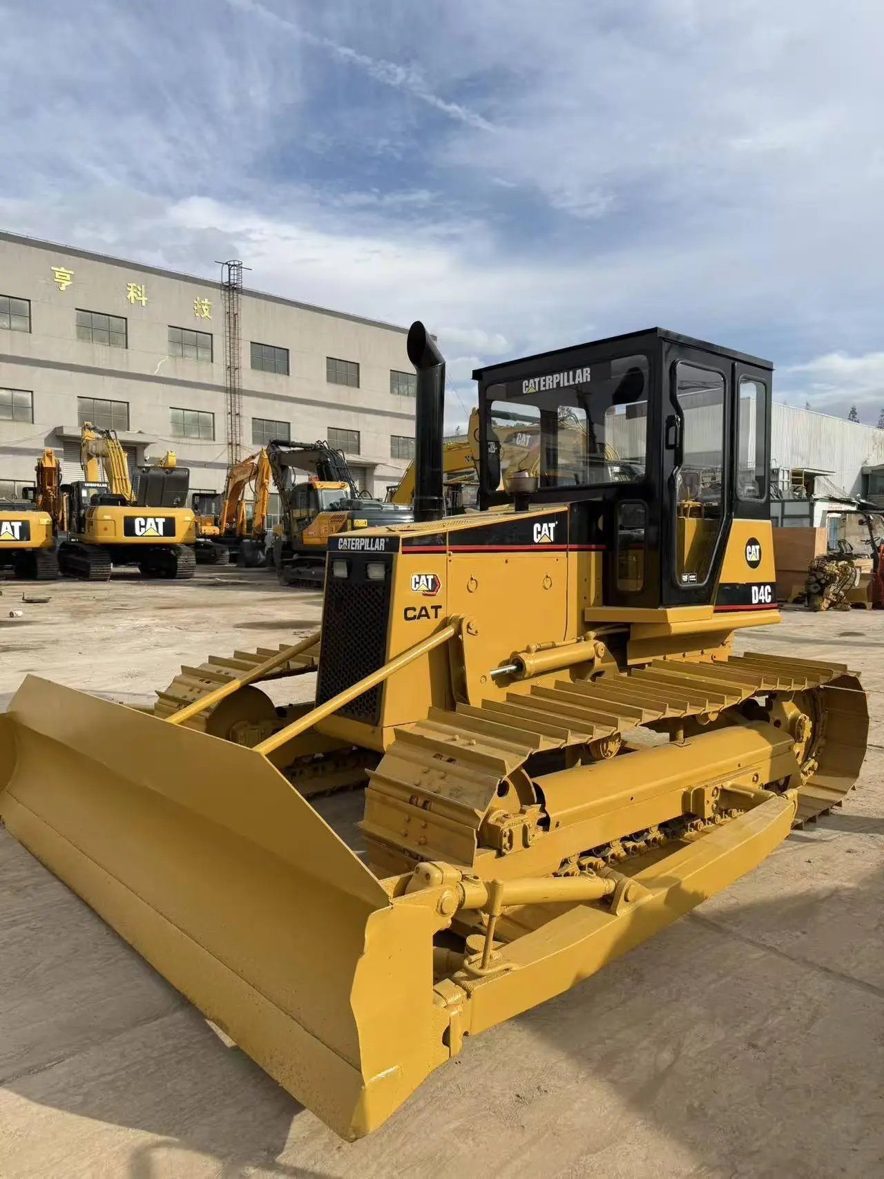 2018 CAT D4C Used Bulldozer Secondhand Crawler Dozer High Quality in Shanghai Yard 1