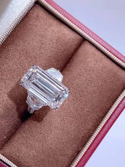 Three Stones Style 18K White Gold Emerald Shaped Engagement Ring 1