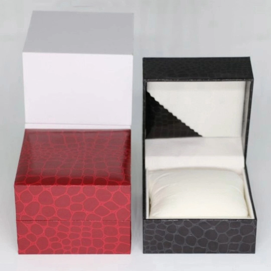 صندوق ساعة فاخر من الجلد الصناعي بنقشة جلد التمساح مع مجموعة هدايا مجوهرات بسوار واحد 1