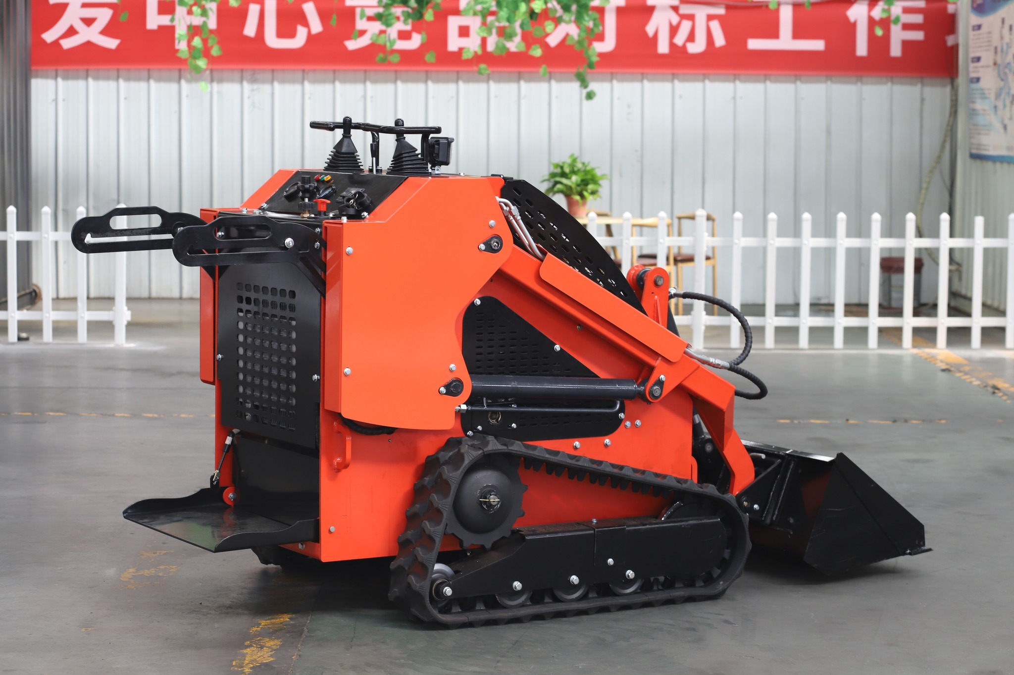 Chargeuse compacte à direction différentielle CE EPA Euro 5, moteur diesel, hydraulique intelligente, mini chargeuse compacte domestique 6
