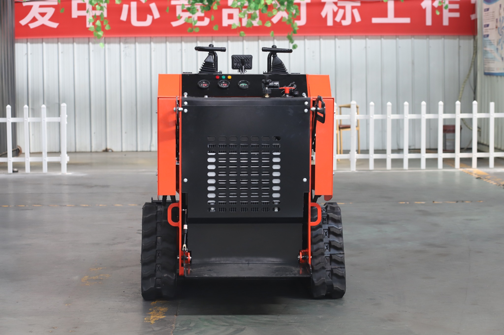 Chargeuse compacte à direction différentielle CE EPA Euro 5, moteur diesel, hydraulique intelligente, mini chargeuse compacte domestique 4