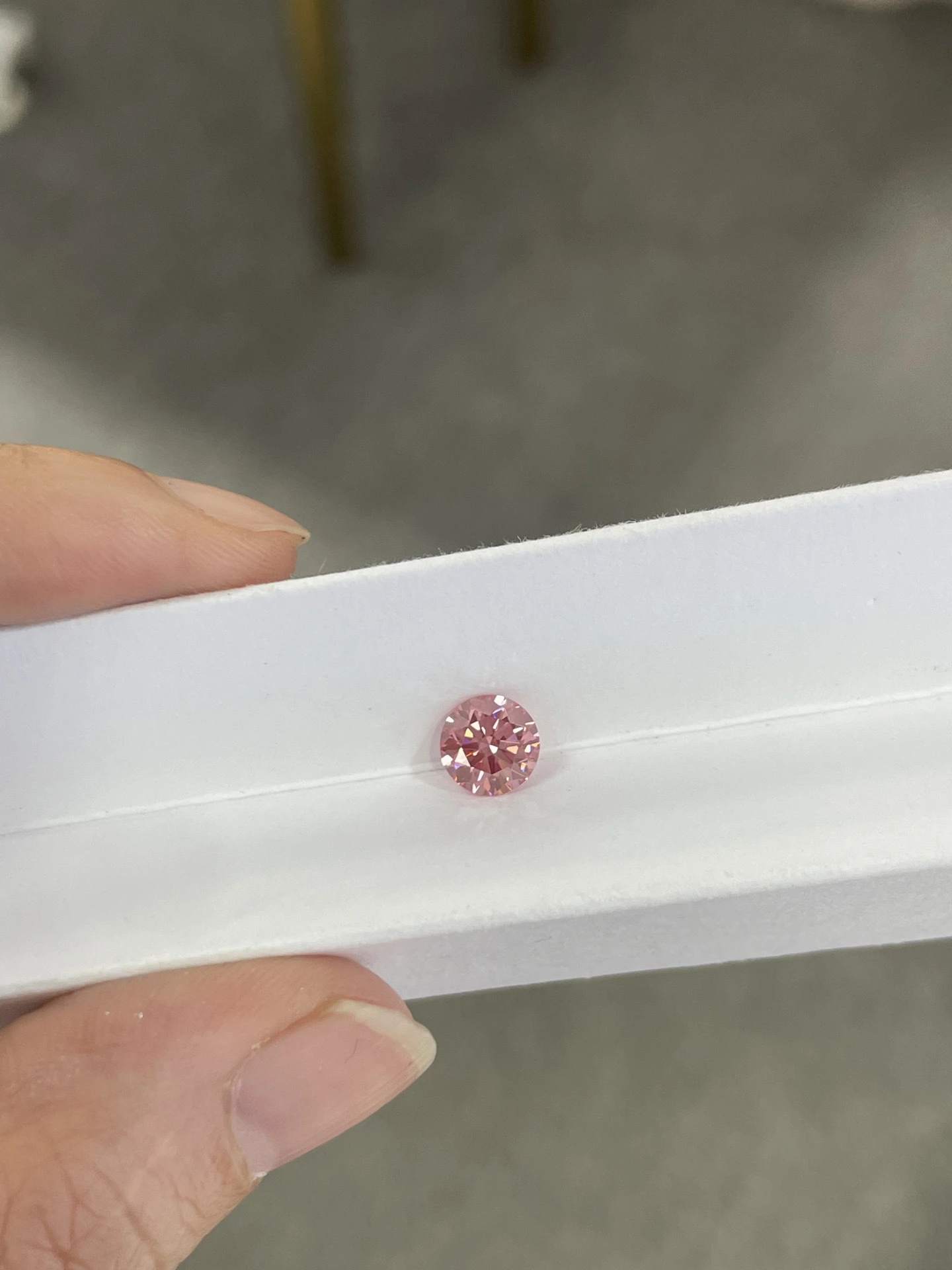 Lab Grown Fancy  Intense Pink Round Brilliant Cut VVS2 Clarity Diamond 1.17ct 1